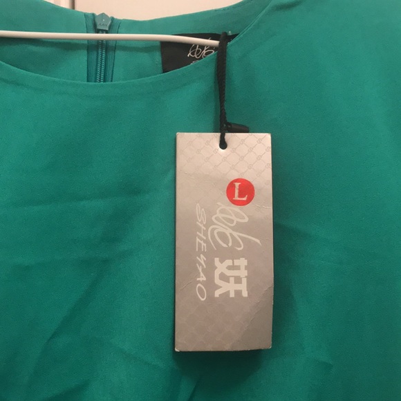 Sheyao size L green dress with little slit at back 🍀 - Picture 3 of 4